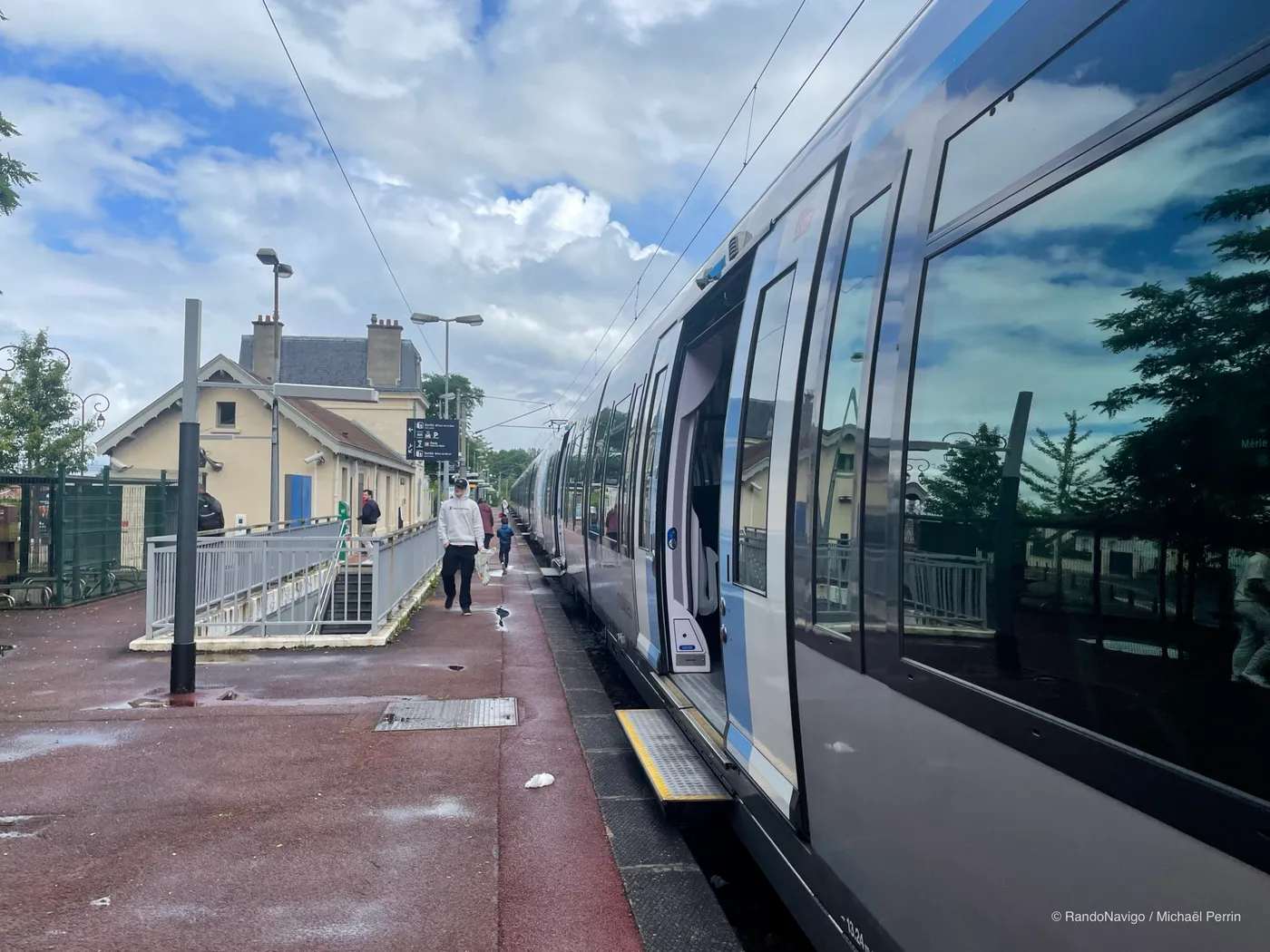 Départ de la randonnée en gare de Mériel.