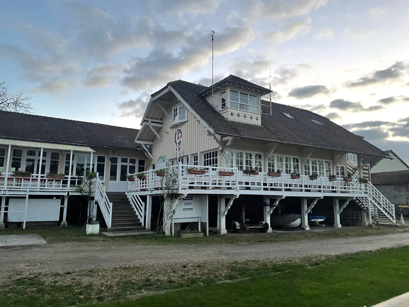 Quelques maisons étonnantes le long de la Seine